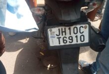 Photo of सड़क दुर्घटना पाथरडीह के रामलाल मोड़ पर कार और बाइक में भीषण भिड़ंत, बाल-बाल बचे दोनों चालक