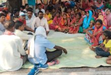 Photo of सिन्दरी बस्ती में धरना का दूसरा दिन: बढ़ता जनसैलाब, विधायक ने आंदोलन को तेज करने का आह्वान किया