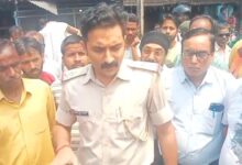 Photo of भ्रष्टाचार की भेंट चढ़ी सिंदरी की सड़क नुनुडीह बाजार में ग्रामीणों का उग्र प्रदर्शन चक्का जाम