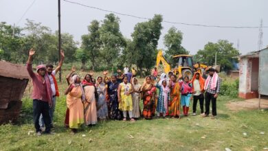 Photo of सिंदरी के मनोहरटांड़ की जमीन पर दो पक्षों ने दावेदारी पेश करते हुए थाना में किया गया शिकायत