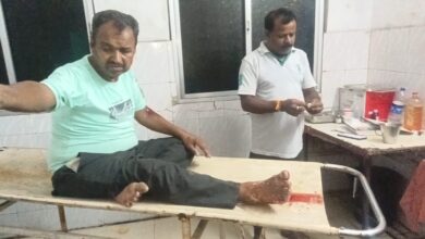 Photo of धनबाद-सिंदरी मार्ग पर बड़ा हादसा: एक राहगीर को बचाने के चक्कर में पलटी सवारी टेंपो, दो गंभीर रूप से घायल। धनबाद के पाथरडीह