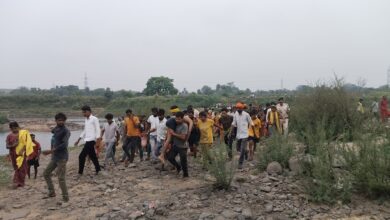 Photo of दामोदर नदी में डूबने से सुदामडीह के युवक की मौत, ओपी प्रभारी शंभूनाथ सिंह और डॉक्टर मिहिर कुमार की तत्परता की इलाके में चर्चा