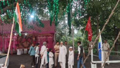 Photo of सिंदरी में पुलिस का सख्त फरमान गड़बड़ी की तो सड़क पर घुमाएगी पुलिस थाना प्रभारी राजेश कुमार खुद संभाल रहे हैं कमान