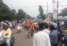 Photo of बस्ताकोला में आटा मिल कर्मी की हत्या के बाद उग्र प्रदर्शन, शव रखकर धनबाद-सिंदरी मार्ग जाम,पुलिस ने की हल्का बल का प्रयोग