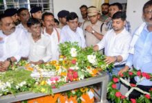 Photo of धनबाद उपायुक्त ने पूर्व मंत्री स्वर्गीय मन्नान मल्लिक को दी श्रद्धांजलि, राजकीय सम्मान के साथ दी गई अंतिम विदाई