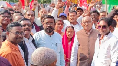 Photo of कूसमाटांड मोड़ से सुरंगा तक जर्जर सड़क के नवनिर्माण हेतु प्रमुख पिंकी देवी ने सिंदरी विधायक को सौंपा मांग पत्र धनबाद. सिंदरी
