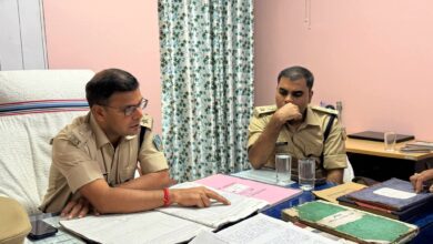 Photo of सरायढेला थाने में एसएसपी का औचक धावा, सुस्त व्यवस्था पर बिफरे कप्तान: पेंडिंग फाइलों और गश्त को लेकर दिए सख्त निर्देश