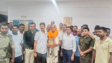 Photo of जोड़ापोखर थाना में सेवानिवृत एएसआई महावीर यादव को दी गई  विदाई