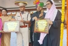 Photo of झरिया की आंगनबाड़ी सेविका हनीफा शम्स जिला प्रशासन द्वारा अव्वल पुरस्कार से सम्मानित