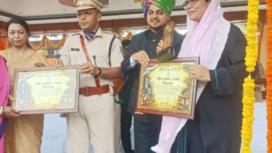 Photo of झरिया की आंगनबाड़ी सेविका हनीफा शम्स जिला प्रशासन द्वारा अव्वल पुरस्कार से सम्मानित