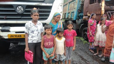 Photo of चासनाला में रफ्तार के ‘राक्षस’ ने छीना चार मासूमों के सिर से पिता का साया, हायवा से कुचलकर खलासी की दर्दनाक मौत हादसा या मर्डर, उठे गंभीर सवाल