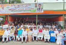 Photo of चंदा चोरी एवं एमएमडीआर संशोधन विधेयक के खिलाफ धनबाद जिला कांग्रेस का विशाल धरना-प्रदर्शन