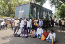 Photo of 24 घंटे का अल्टीमेटम: पथरडीह में चक्का जाम जारी, पुलिस की गैरमौजूदगी और सरकार की नीतियों के खिलाफ उग्र हुए प्रदर्शनकारी