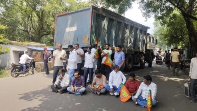 Photo of 24 घंटे का अल्टीमेटम: पथरडीह में चक्का जाम जारी, पुलिस की गैरमौजूदगी और सरकार की नीतियों के खिलाफ उग्र हुए प्रदर्शनकारी