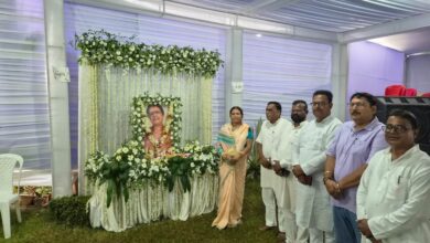 Photo of गिरिडीह पूर्व विधायक निर्भय शाहाबादी की धर्मपत्नी के द्वादश कार्यक्रम में पहुंचे दिग्गज नेता, दी श्रद्धांजलि