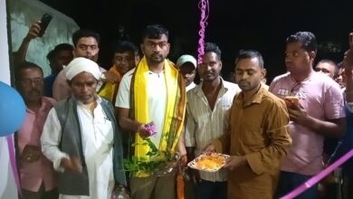 Photo of भोजूडीह में इंडिया पोस्ट पेमेंट बैंक सीएससी सेंटर का भव्य उद्घाटन, डुमरी विधायक जयराम महतो ने काटा फीता, कार्यकर्ताओं में जोश