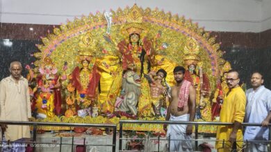 Photo of गौशाला बाज़ार दुर्गा मंदिर में धूमधाम से मनाई जा रही दुर्गा पूजा: अलौकिक प्रतिमा और अमृत तुल्य महाप्रसाद ने मोहा श्रद्धालुओं का मन, रावण दहन पर रहेगी सीसीटीवी और पुलिस बल की कड़ी निगरानी