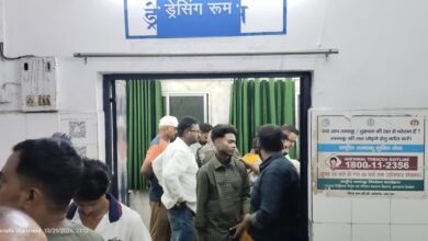 Photo of गौशाला ओपी क्षेत्र के कांड्रा बैंक ऑफ़ इंडिया के पास दो बाइकों की आमने-सामने भीषण टक्कर, मुखिया पुत्र समेत दो चालक गंभीर रूप से घायल; SNMMCH रेफर